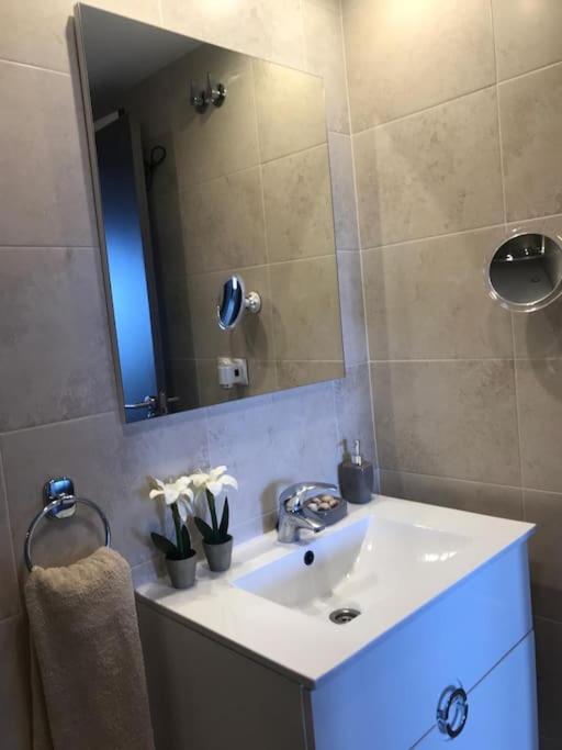 Nova Beach Super Cool Seaview Apartment سانتا بولا المظهر الخارجي الصورة